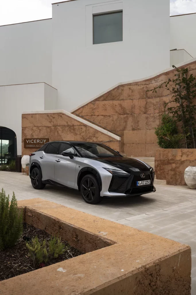 Probamos el nuevo Lexus RZ, el eléctrico que reinventa la forma de conducir 9 Motor16 LEXUS RZ F SPORT 2 Motor16