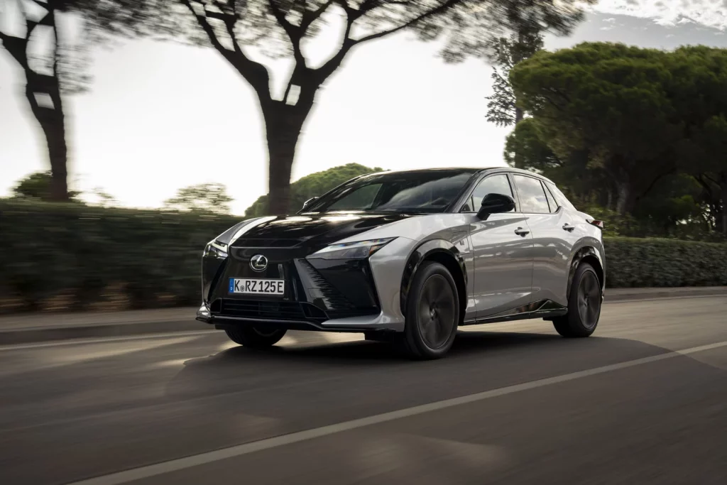 Probamos el nuevo Lexus RZ, el eléctrico que reinventa la forma de conducir 31 Motor16 LEXUS RZ F SPORT 24 Motor16