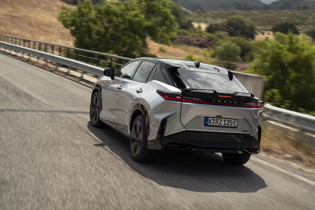 Probamos el nuevo Lexus RZ, el eléctrico que reinventa la forma de conducir 42 Motor16 LEXUS RZ F SPORT 35 Motor16