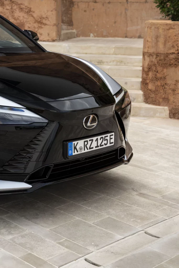 Probamos el nuevo Lexus RZ, el eléctrico que reinventa la forma de conducir 51 Motor16 LEXUS RZ F SPORT 44 Motor16