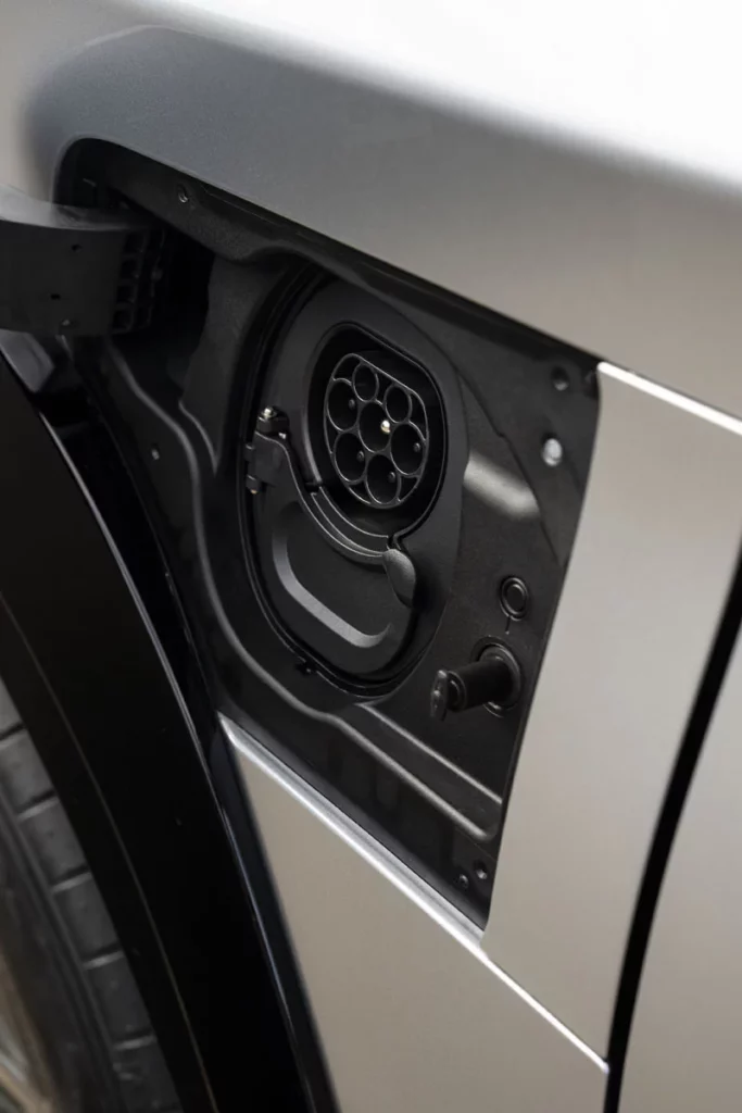 Probamos el nuevo Lexus RZ, el eléctrico que reinventa la forma de conducir 54 Motor16 LEXUS RZ F SPORT 47 Motor16
