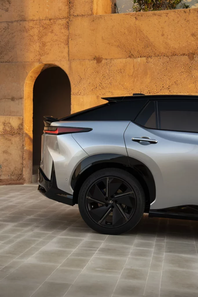 Probamos el nuevo Lexus RZ, el eléctrico que reinventa la forma de conducir 60 Motor16 LEXUS RZ F SPORT 53 Motor16