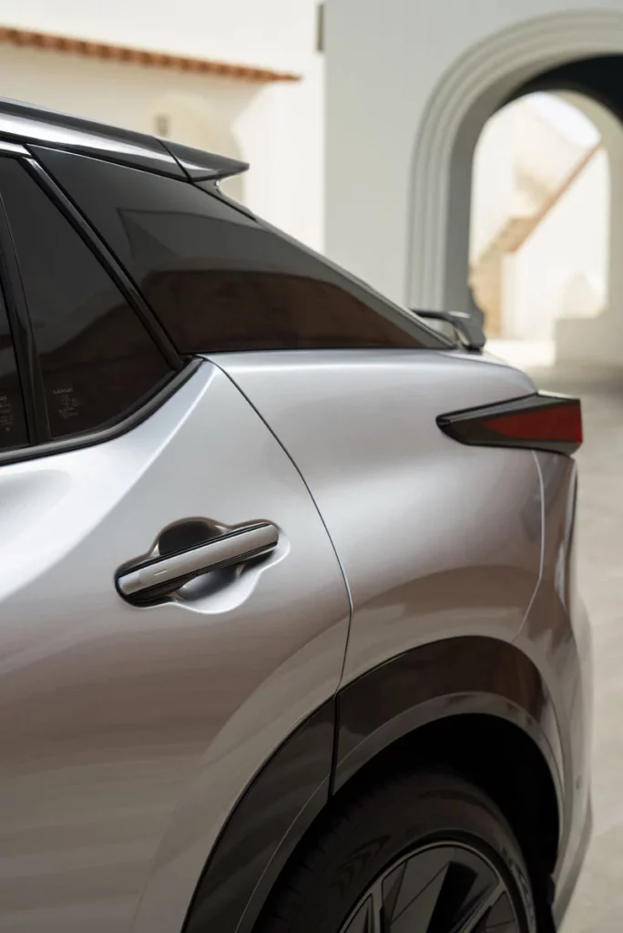 Probamos el nuevo Lexus RZ, el eléctrico que reinventa la forma de conducir 61 Motor16 LEXUS RZ F SPORT 54 Motor16