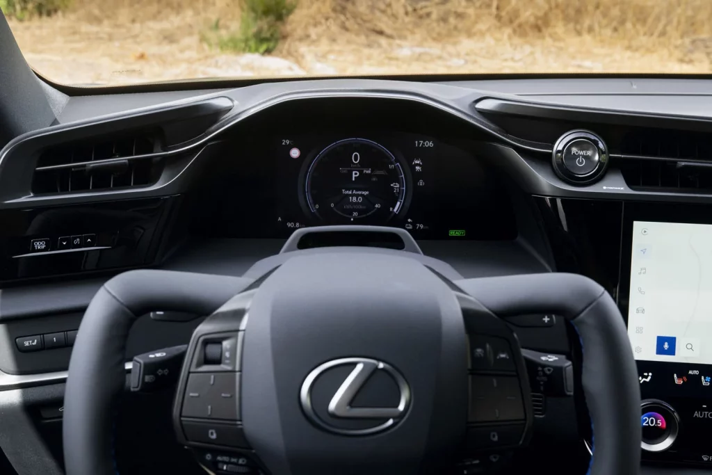 Probamos el nuevo Lexus RZ, el eléctrico que reinventa la forma de conducir 69 Motor16 LEXUS RZ F SPORT 62 Motor16