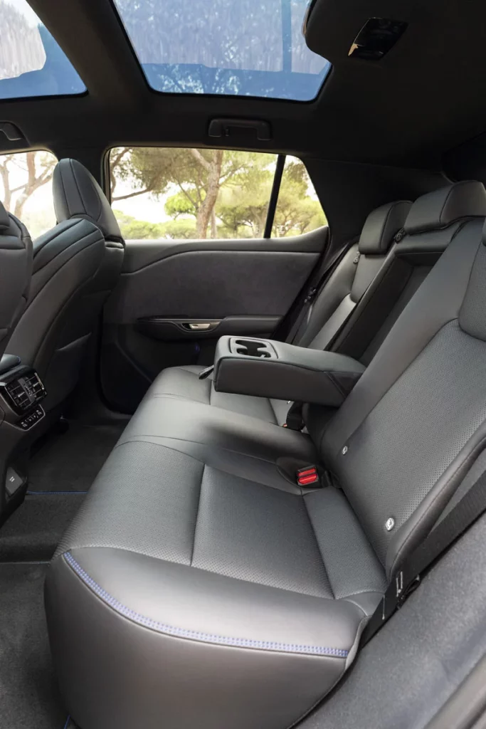 Probamos el nuevo Lexus RZ, el eléctrico que reinventa la forma de conducir 77 Motor16 LEXUS RZ F SPORT 70 Motor16
