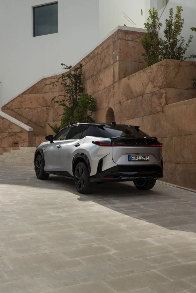 Probamos el nuevo Lexus RZ, el eléctrico que reinventa la forma de conducir 15 Motor16 LEXUS RZ F SPORT 8 Motor16