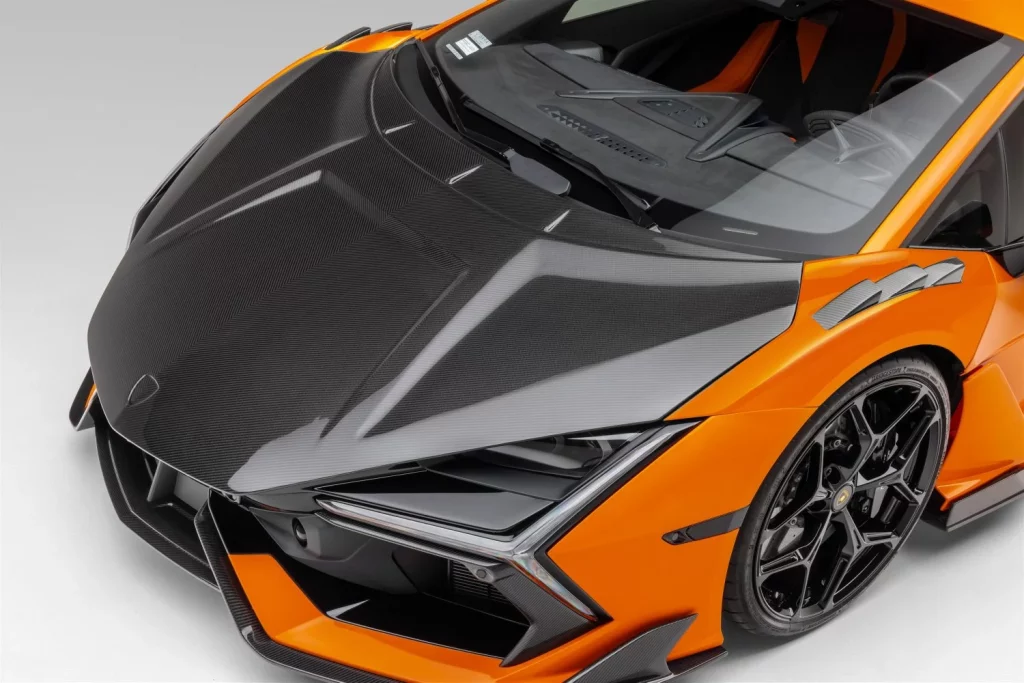 Vorsteiner ha creado un traje de carbono para el Lamborghini Revuelto que cuesta una fortuna 13 Motor16 Lamborghini Revuelto Aero Program Painted Fenders Photoshopped 10 Motor16