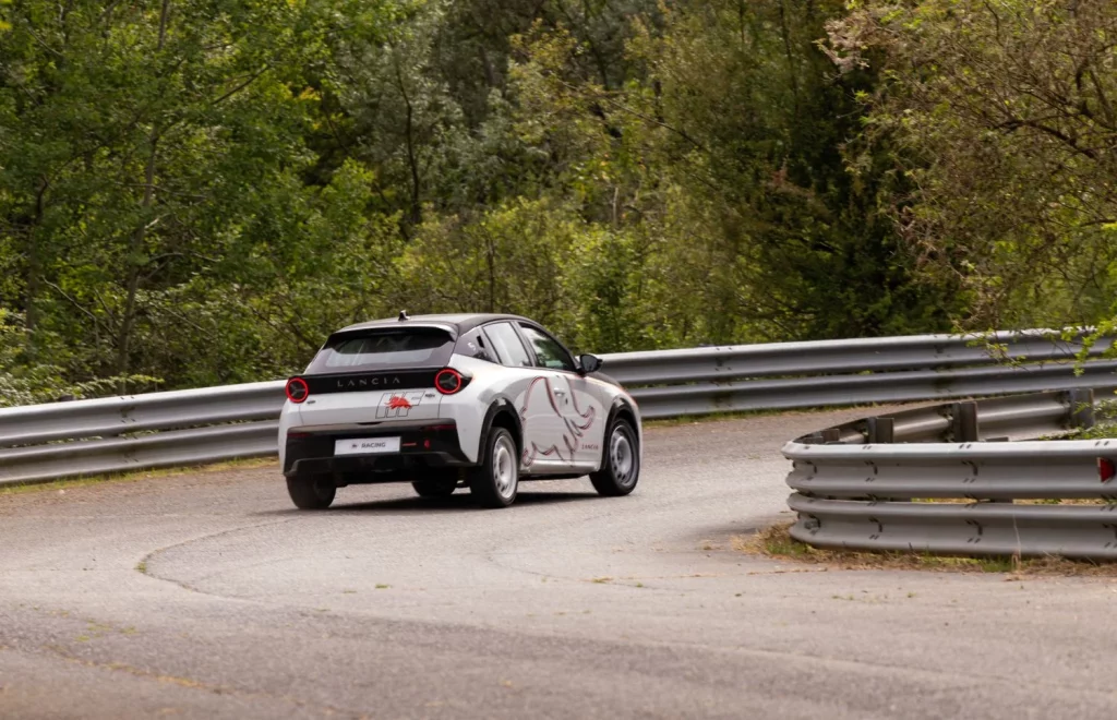 Lancia Ypsilon HF Racing: Una forma accesible de entrar en los rallies 12 Motor16 Lancia Ypsilon HF Racing 10 Motor16