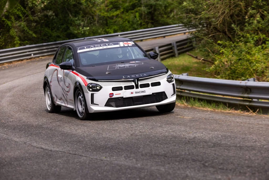 Lancia Ypsilon HF Racing: Una forma accesible de entrar en los rallies 13 Motor16 Lancia Ypsilon HF Racing 11 Motor16