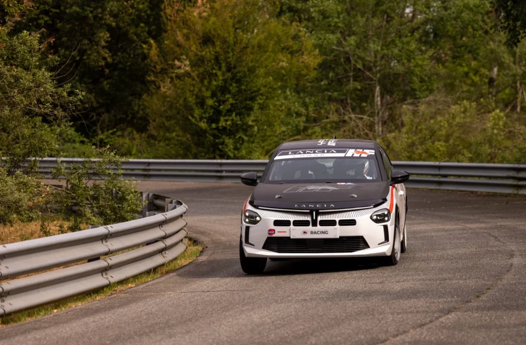 Lancia Ypsilon HF Racing: Una forma accesible de entrar en los rallies 14 Motor16 Lancia Ypsilon HF Racing 12 Motor16