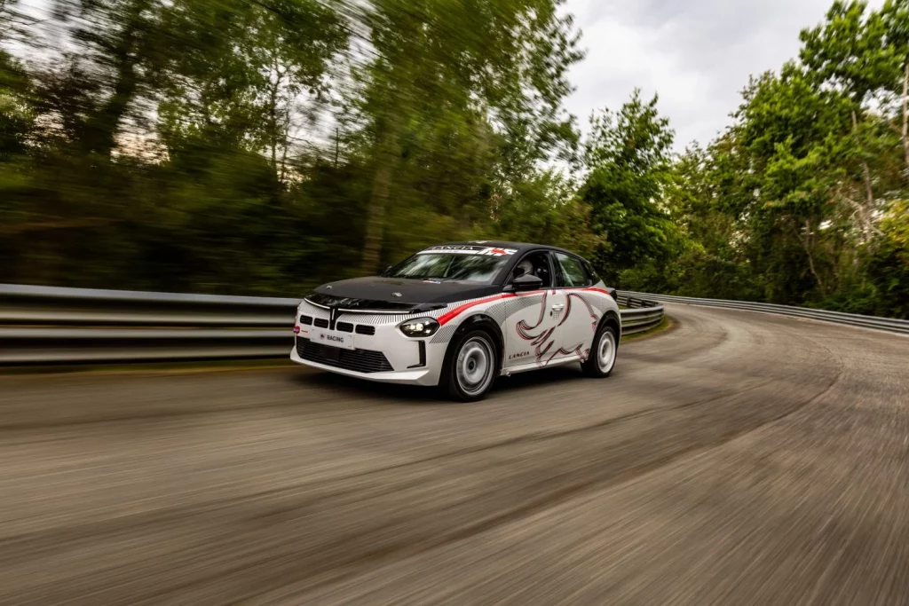 Lancia Ypsilon HF Racing: Una forma accesible de entrar en los rallies 19 Motor16 Lancia Ypsilon HF Racing 18 Motor16