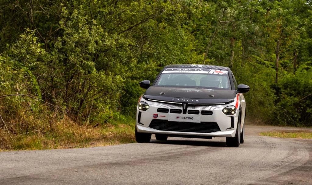 Lancia Ypsilon HF Racing: Una forma accesible de entrar en los rallies 23 Motor16 Lancia Ypsilon HF Racing 22 Motor16