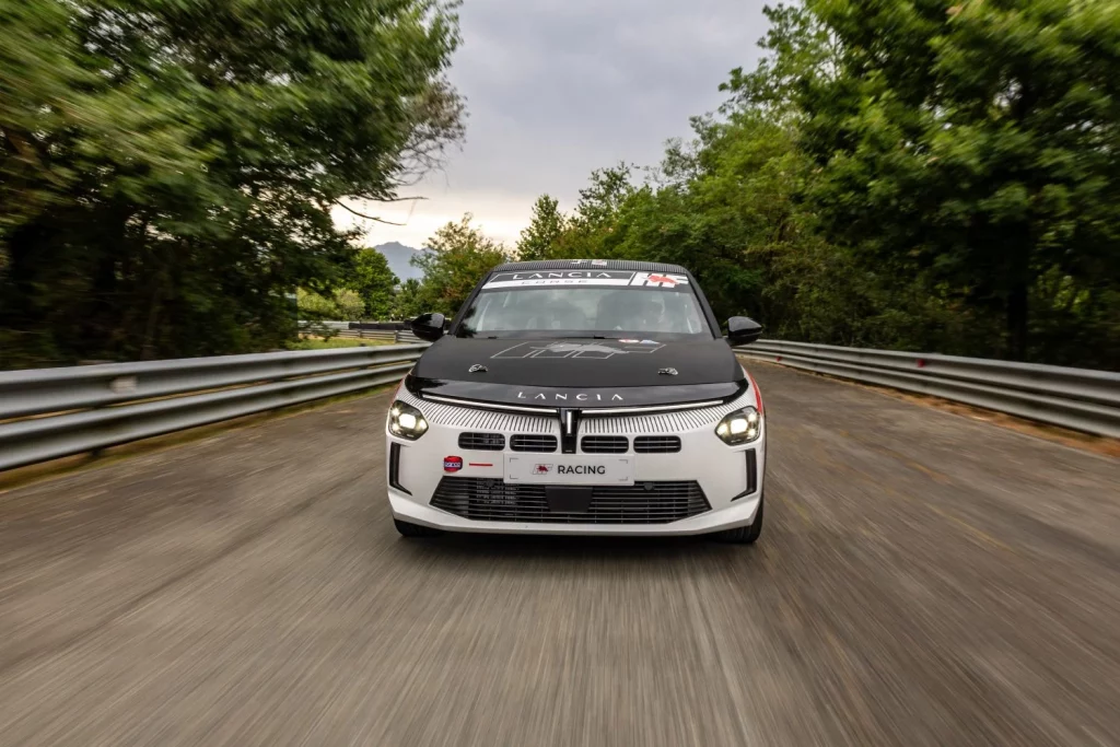 Lancia Ypsilon HF Racing: Una forma accesible de entrar en los rallies 25 Motor16 Lancia Ypsilon HF Racing 24 Motor16