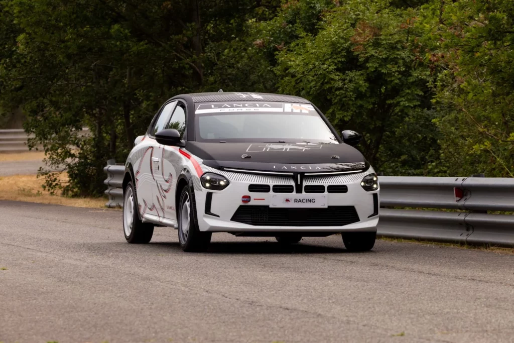 Lancia Ypsilon HF Racing: Una forma accesible de entrar en los rallies 7 Motor16 Lancia Ypsilon HF Racing 5 Motor16