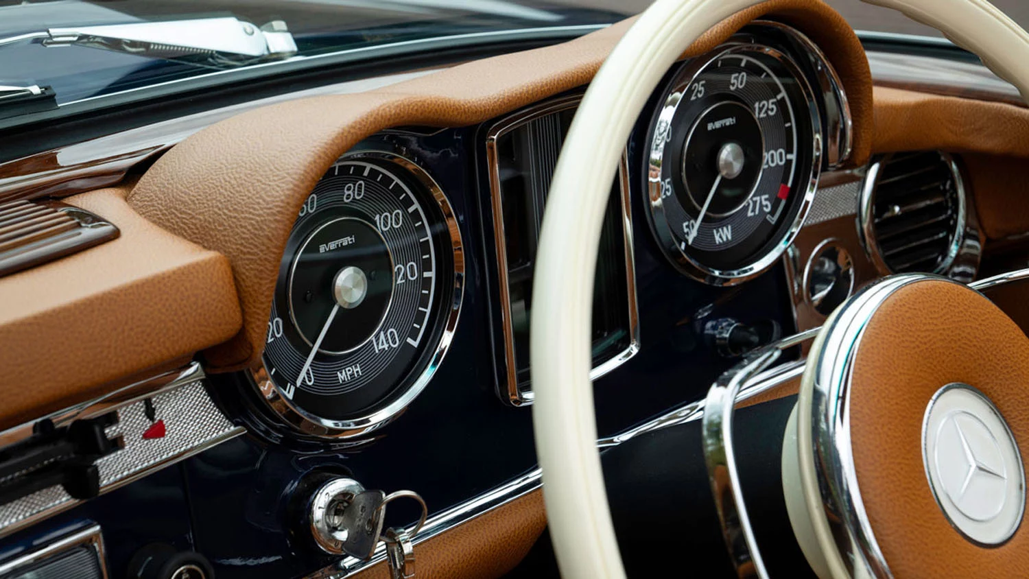 MERCEDES-SL-PAGODA-BY-EVERRATI-19.webp