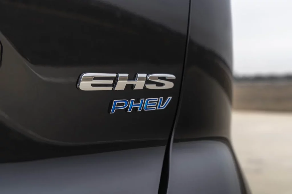 MG EHS PHEV 272 CV 2 Motor16