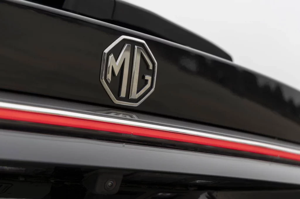 MG EHS PHEV 272 CV 9 Motor16