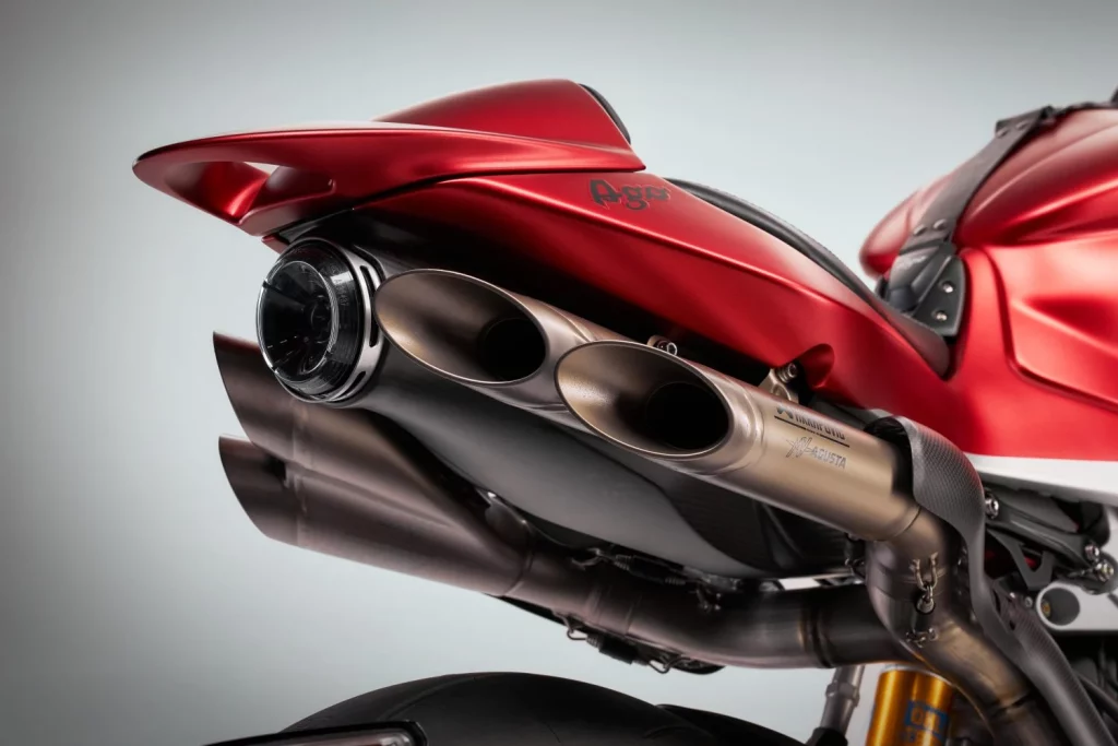 MV Agusta Superveloce 1000 Ago: El homenaje a una leyenda 10 Motor16 MV Agusta Superveloce 1000 Ago 17 Motor16