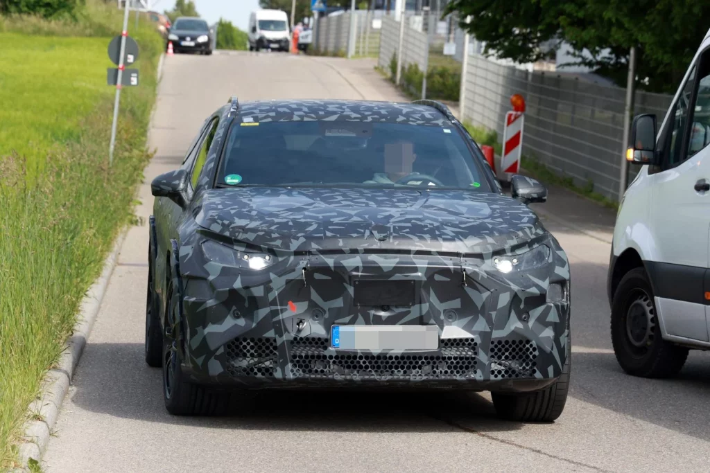 Nuevas fotos y detalles sobre el Mercedes-AMG SUV EV 3 Motor16 Mercedes AMG SUV 2027 1 Motor16