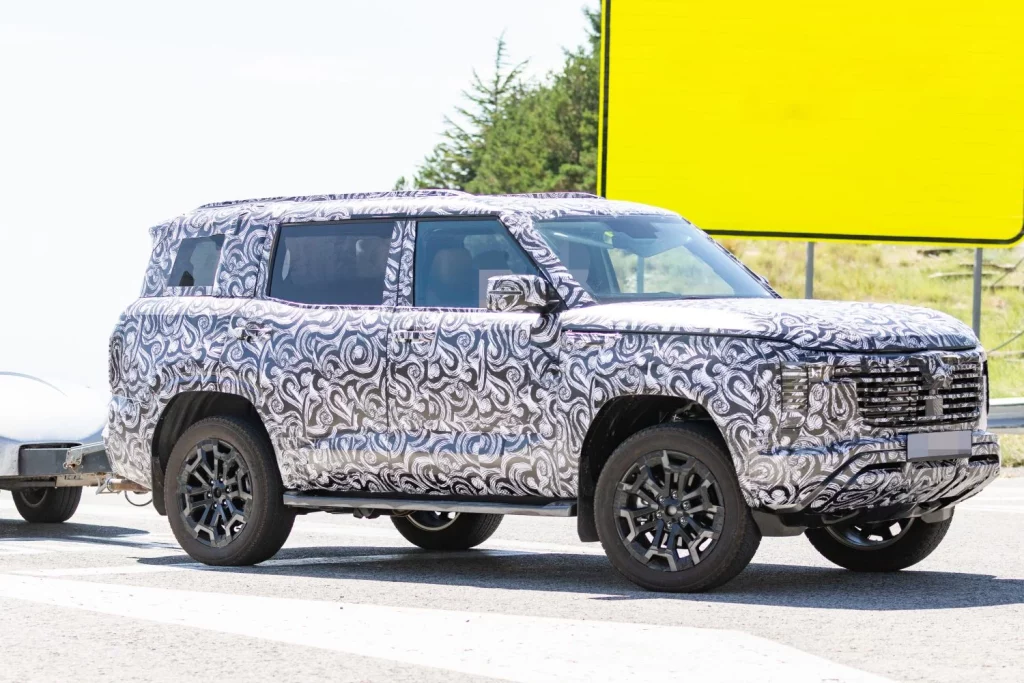 Fotos espía del Mitsubishi Montero 2026: ¿Regresa el mito? 1 Motor16 Mitsubishi Montero (10)
