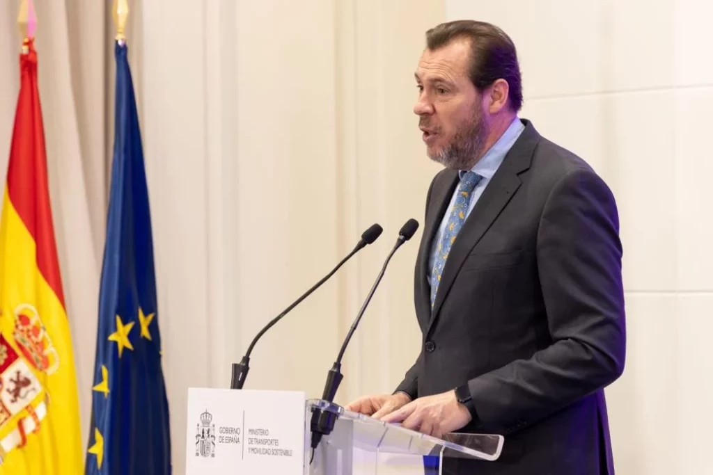 Óscar Puente se suma a la "ola" podcast con un formato que acerca las infraestructuras a los ciudadanos 2 Motor16 Oscar puente ministro Transporter Motor16