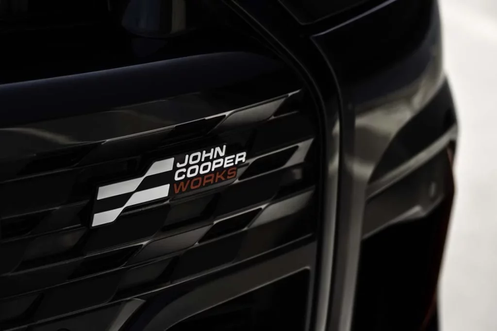 Nuevos accesorios MINI JCW: estilo de carreras para el día a día 10 Motor16 P90608237 highRes Motor16