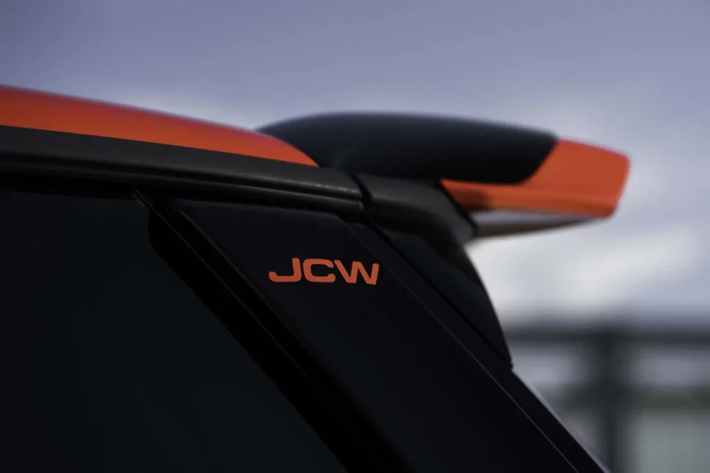 Nuevos accesorios MINI JCW: estilo de carreras para el día a día 19 Motor16 P90608246 highRes Motor16