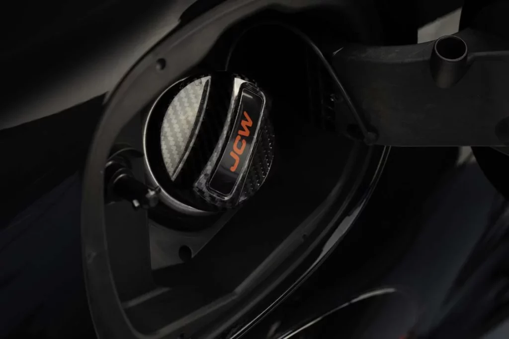 Nuevos accesorios MINI JCW: estilo de carreras para el día a día 20 Motor16 P90608247 highRes Motor16