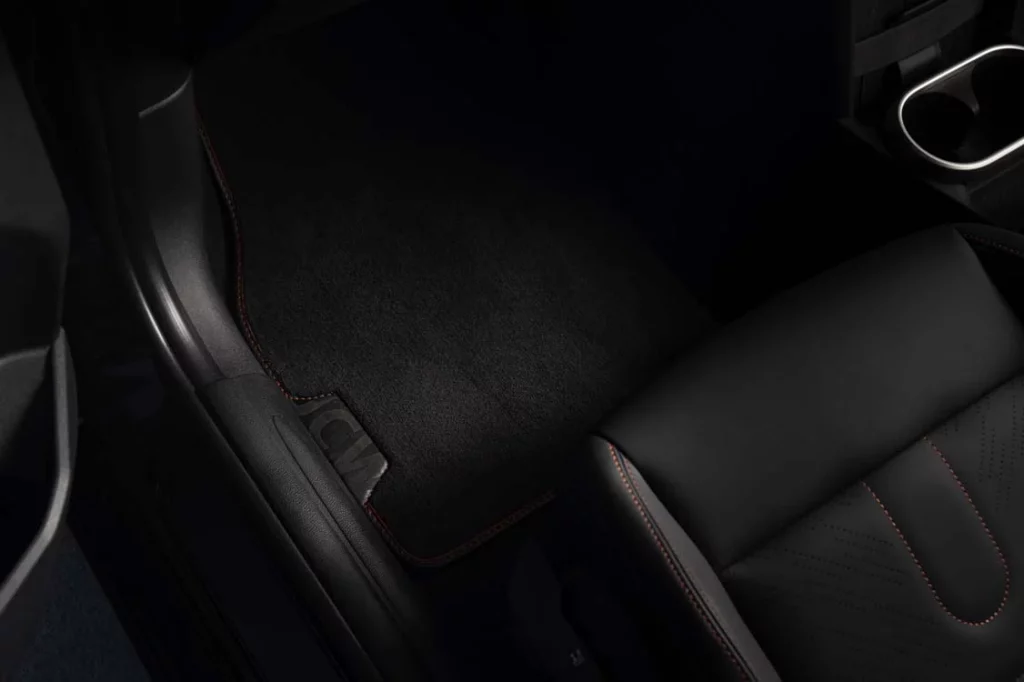 Nuevos accesorios MINI JCW: estilo de carreras para el día a día 4 Motor16 Nueva línea de accesorios MINI JCW