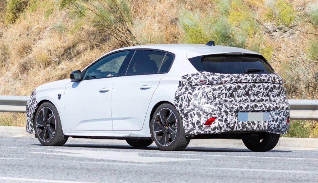 El renovado Peugeot 308 2026 está al caer y tendrá sorpresa 16 Motor16 Peugeot 308 2026 14 Motor16