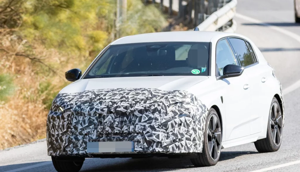 El renovado Peugeot 308 2026 está al caer y tendrá sorpresa 8 Motor16 Peugeot 308 2026 6 Motor16