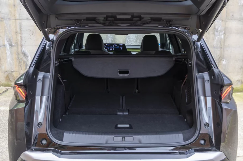 Prueba del Peugeot E-5008 GT 210 CV: Único en su especie 18 Motor16 Peugeot E 5008 GT 210 CV 12 Motor16