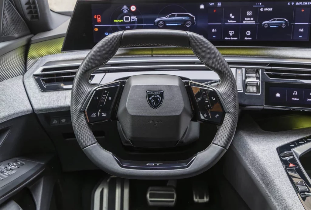 Prueba del Peugeot E-5008 GT 210 CV: Único en su especie 9 Motor16 Peugeot E 5008 GT 210 CV 3 Motor16