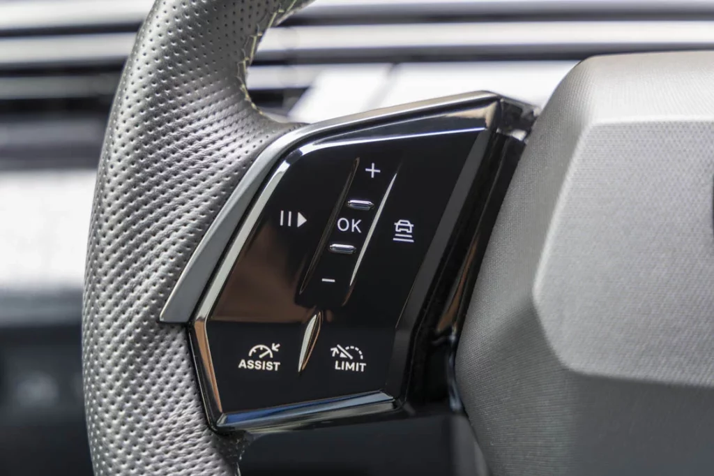 Prueba del Peugeot E-5008 GT 210 CV: Único en su especie 10 Motor16 Peugeot E 5008 GT 210 CV 4 Motor16