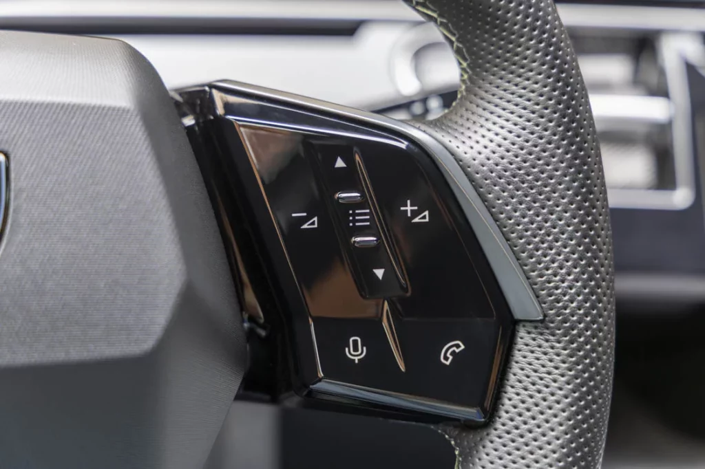Prueba del Peugeot E-5008 GT 210 CV: Único en su especie 11 Motor16 Peugeot E 5008 GT 210 CV 5 Motor16