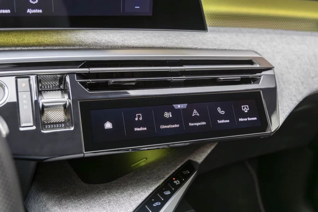 Prueba del Peugeot E-5008 GT 210 CV: Único en su especie 12 Motor16 Peugeot E 5008 GT 210 CV 6 Motor16