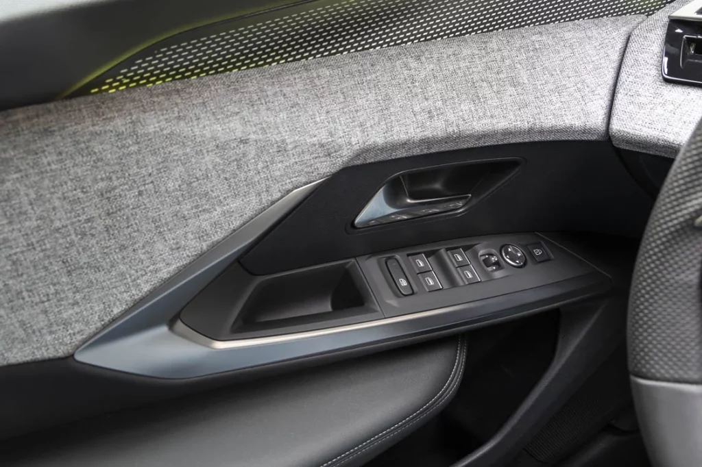 Prueba del Peugeot E-5008 GT 210 CV: Único en su especie 14 Motor16 Peugeot E 5008 GT 210 CV 8 Motor16