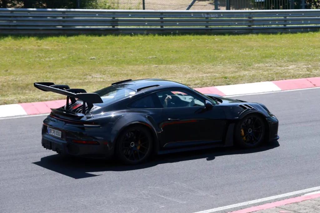 Porsche 911 GT2 RS 8 Motor16