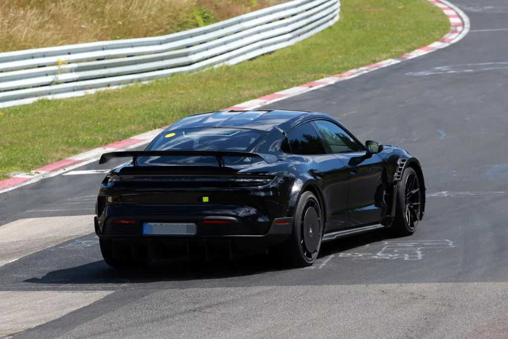 Fotos espía del Porsche Taycan Turbo GT Manthey Racing: A por el récord 15 Motor16 Porsche Taycan Manthey 13 Motor16
