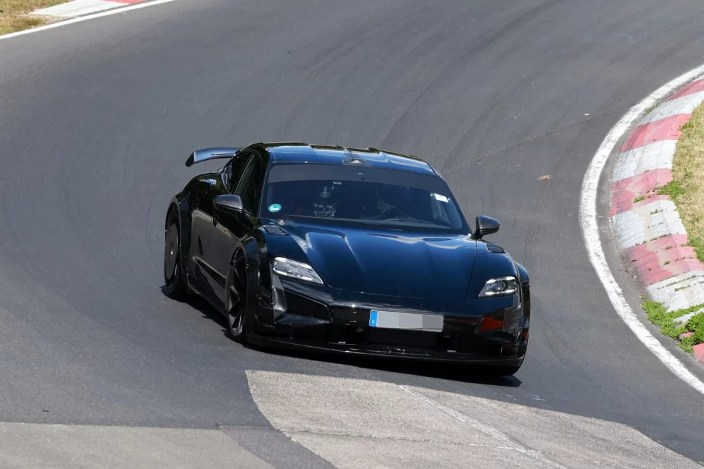 Fotos espía del Porsche Taycan Turbo GT Manthey Racing: A por el récord 4 Motor16 Porsche Taycan Manthey 2 Motor16