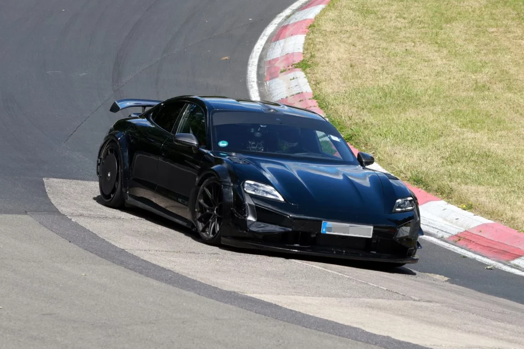 Fotos espía del Porsche Taycan Turbo GT Manthey Racing: A por el récord 5 Motor16 Porsche Taycan Manthey 3 Motor16