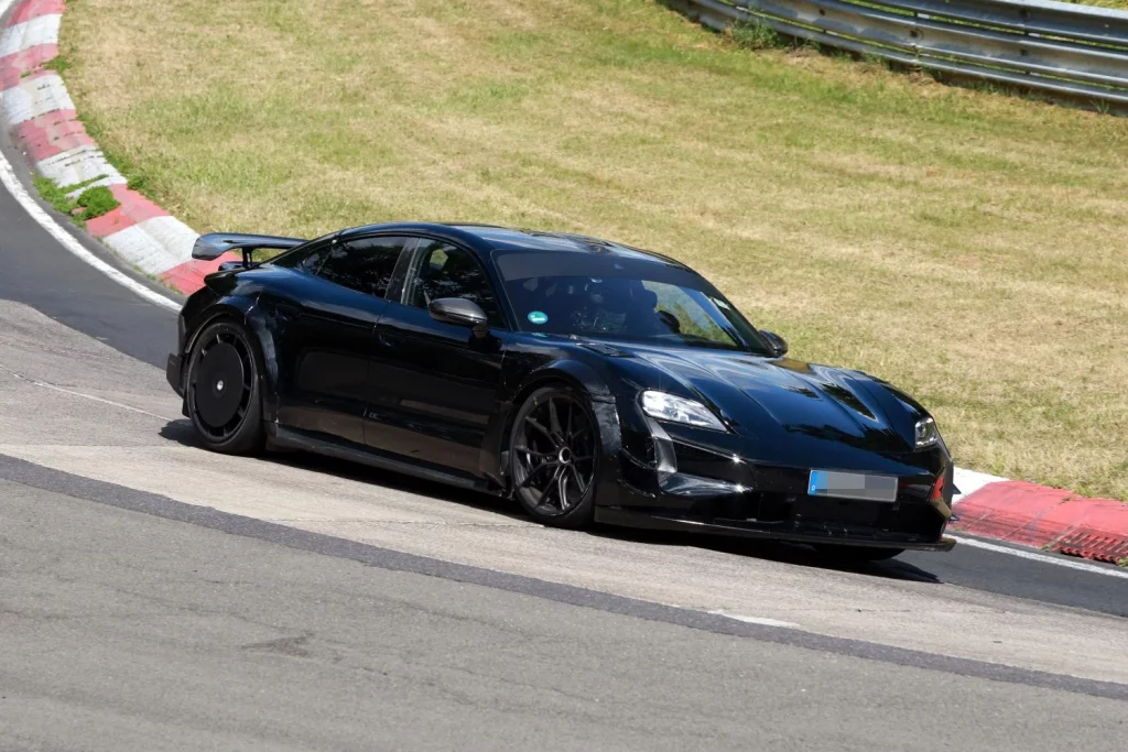 Fotos espía del Porsche Taycan Turbo GT Manthey Racing: A por el récord 6 Motor16 Porsche Taycan Manthey 4 Motor16