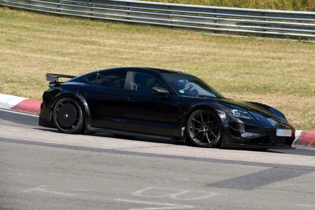 Fotos espía del Porsche Taycan Turbo GT Manthey Racing: A por el récord 8 Motor16 Porsche Taycan Manthey 6 Motor16