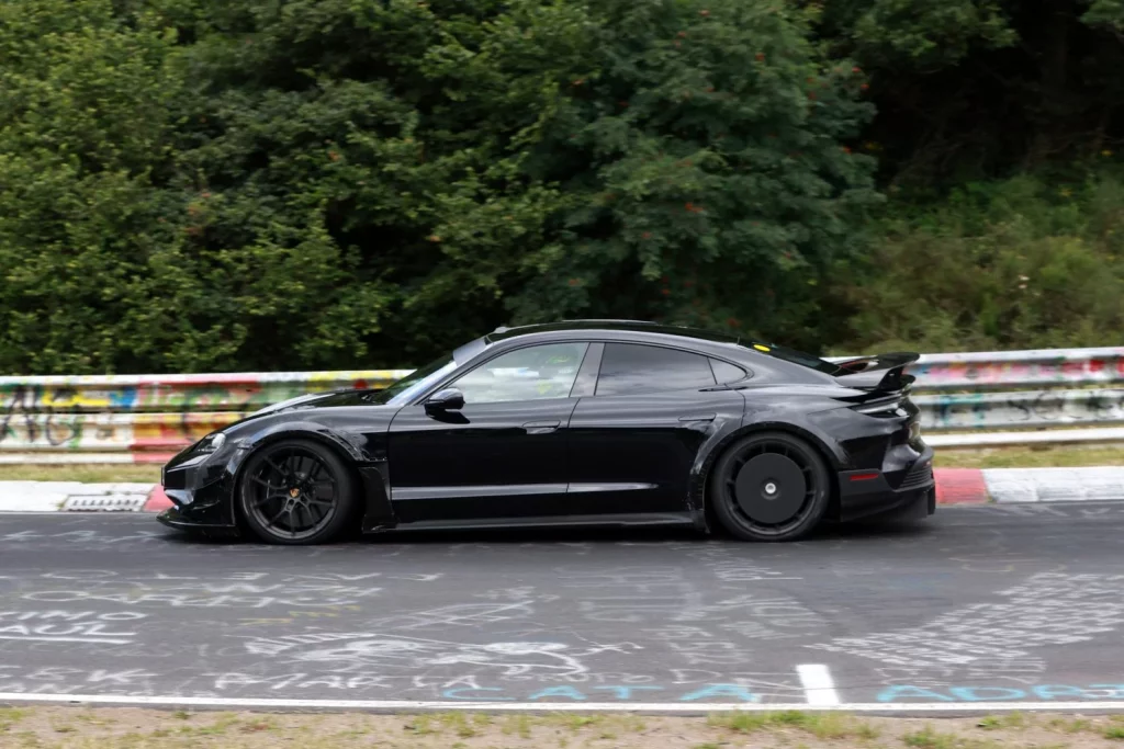 Fotos espía del Porsche Taycan Turbo GT Manthey Racing: A por el récord 1 Motor16 Porsche Taycan Turbo GT Manthey 6