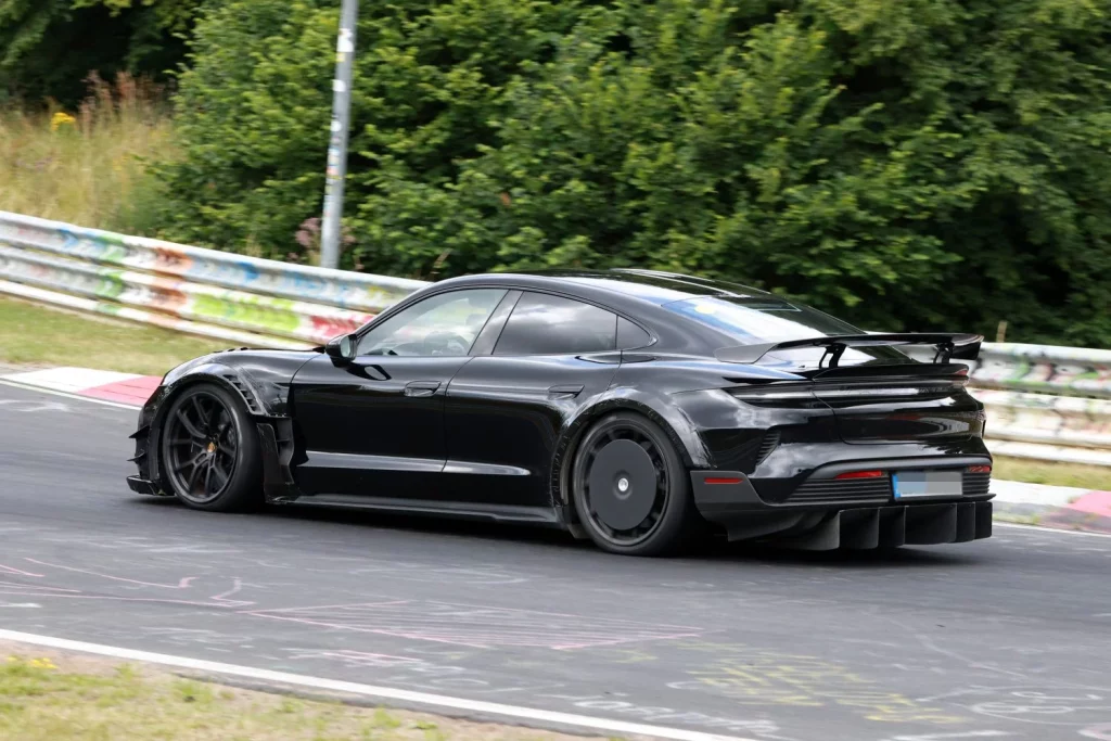 Fotos espía del Porsche Taycan Turbo GT Manthey Racing: A por el récord 23 Motor16 Porsche Taycan Turbo GT Manthey 7 Motor16