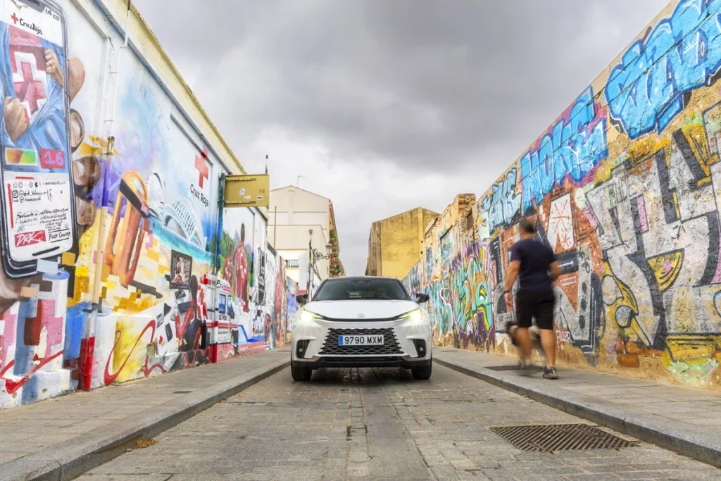 RUTA LEXUS VALENCIA Mural Cruz Roja Valencia Jandro DRK 2 Motor16
