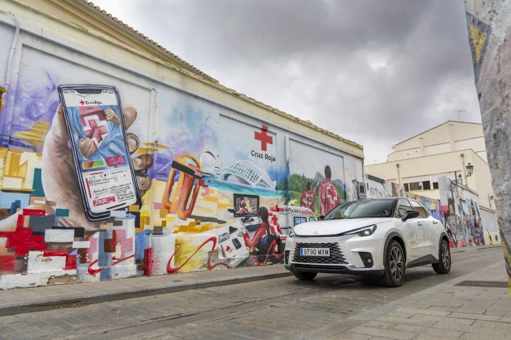 RUTA LEXUS VALENCIA Mural Cruz Roja Valencia Jandro DRK 3 Motor16