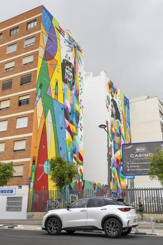 RUTA LEXUS VALENCIA Mural Okuda en Calle Francisco Largo Caballero 2 Motor16