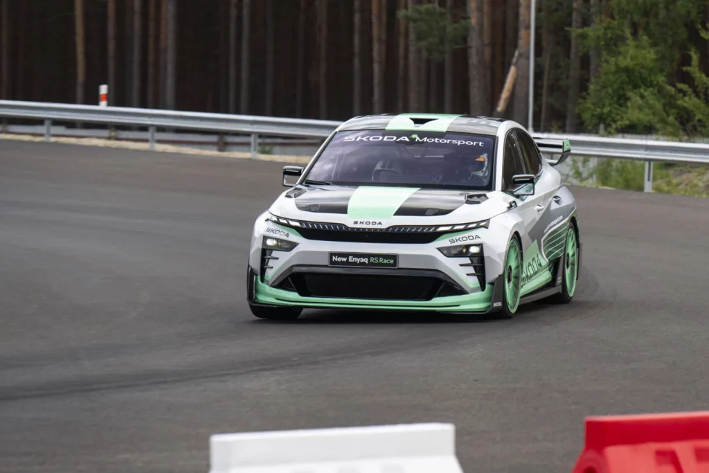 SKODA ENYAR RS RACE 3 Motor16