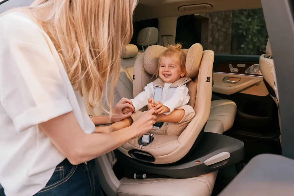 No te gastes una fortuna en sillas para bebé: Amazon tiene la silla que crece y te sirve todo el tiempo 2 Motor16 sistema de retención infantil